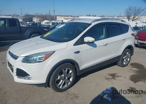 2015 Ford Escape Titanium z USA, uszkodzony, nr VIN 1FMCU9J92FUA55548